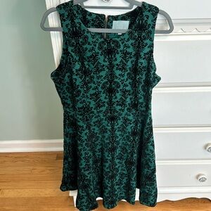 Green and black velvet detail sleeveless dress